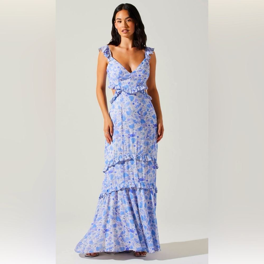 ASTR the label Cassis maxi dress blue floral size M. NWT